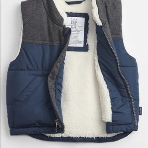 Baby Puffer Vest. 6-12 months. 27-29 in. 17-22 lbs.